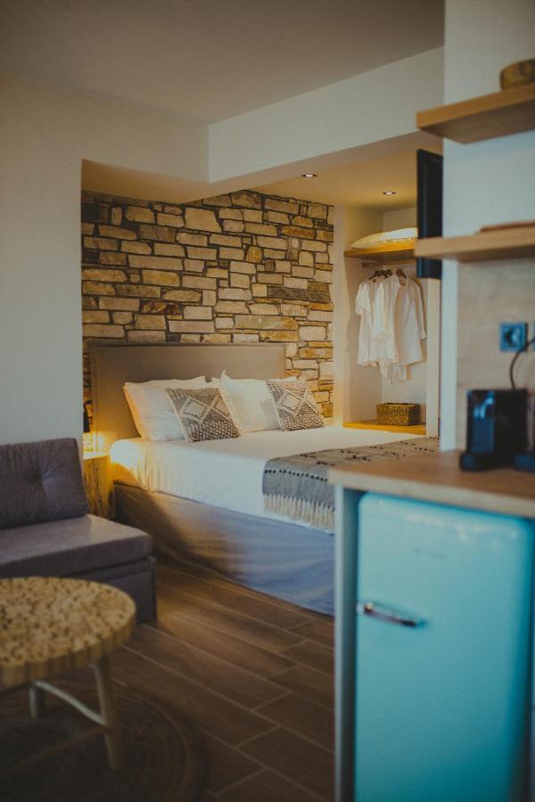 Peri Elxis Luxury Suites Mourésion Екстериор снимка