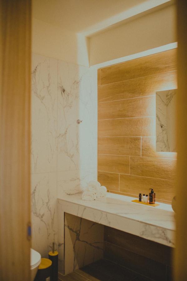 Peri Elxis Luxury Suites Mourésion Екстериор снимка