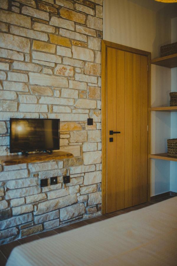 Peri Elxis Luxury Suites Mourésion Екстериор снимка