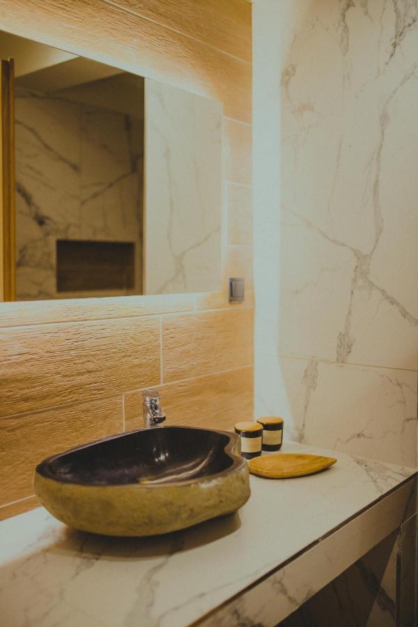 Peri Elxis Luxury Suites Mourésion Екстериор снимка