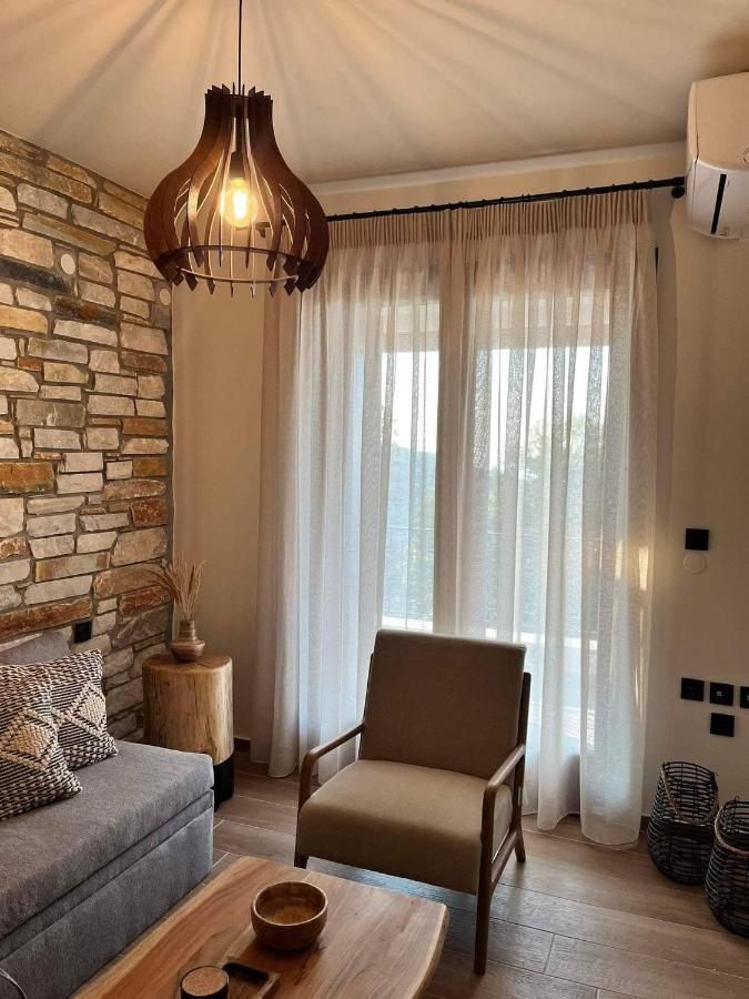 Peri Elxis Luxury Suites Mourésion Екстериор снимка
