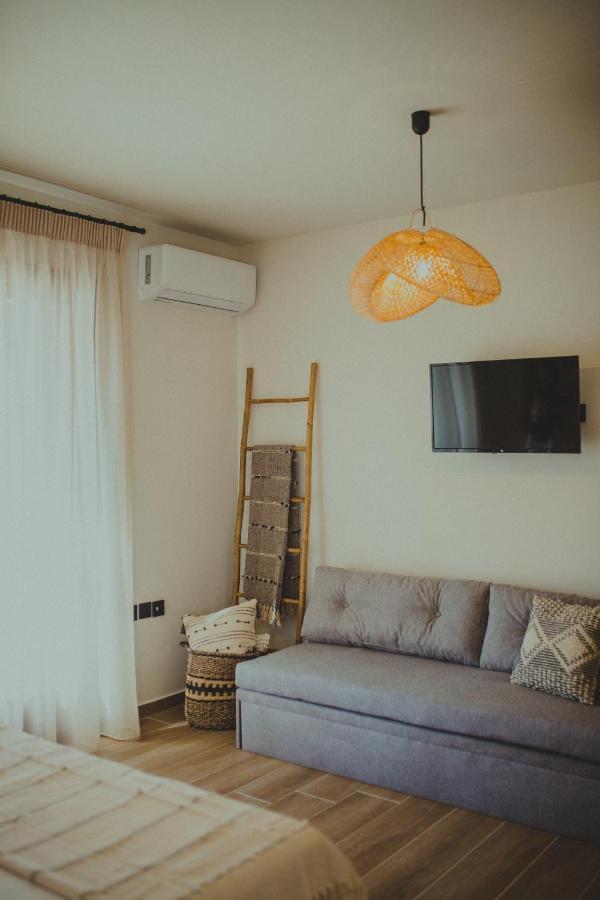 Peri Elxis Luxury Suites Mourésion Екстериор снимка