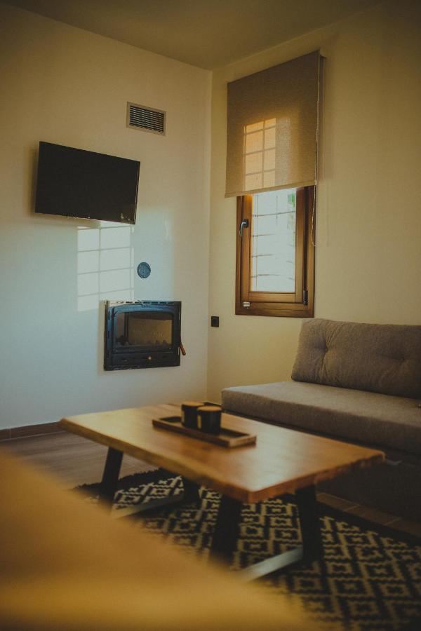 Peri Elxis Luxury Suites Mourésion Екстериор снимка