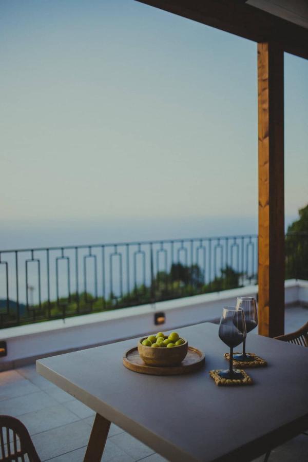 Peri Elxis Luxury Suites Mourésion Екстериор снимка
