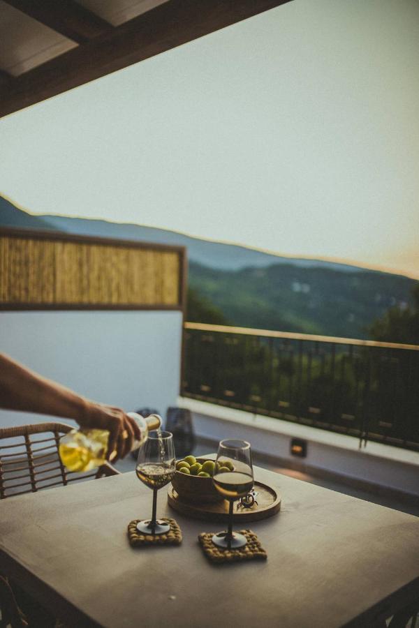 Peri Elxis Luxury Suites Mourésion Екстериор снимка
