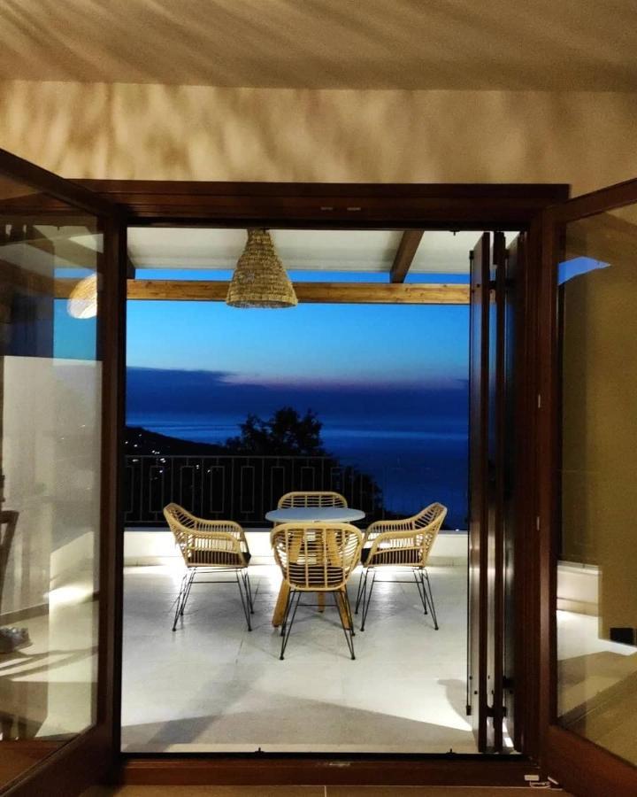 Peri Elxis Luxury Suites Mourésion Екстериор снимка
